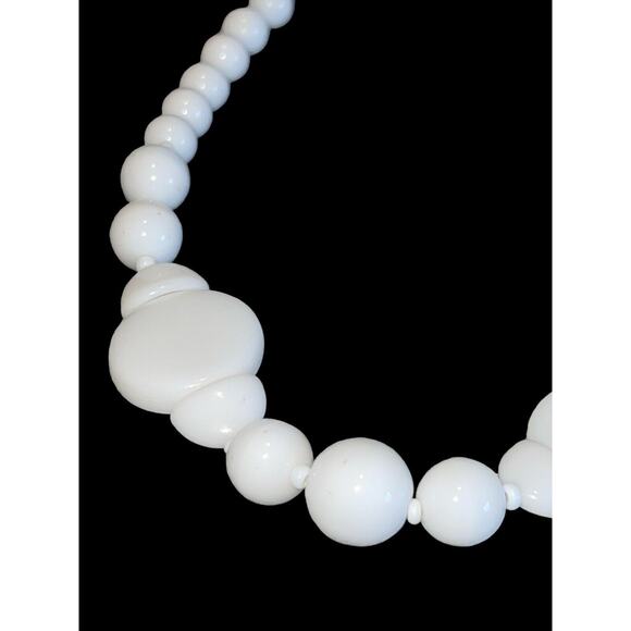Miriam Haskell 1975-Mid 80’s VTG White Milk Glass Unique Shapes Beaded Necklace - Picture 3 of 10